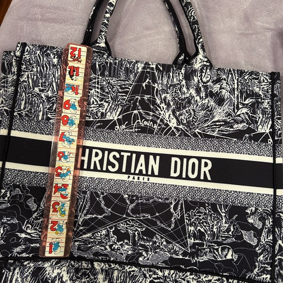 Black and White Tote - Picture 4 of 4